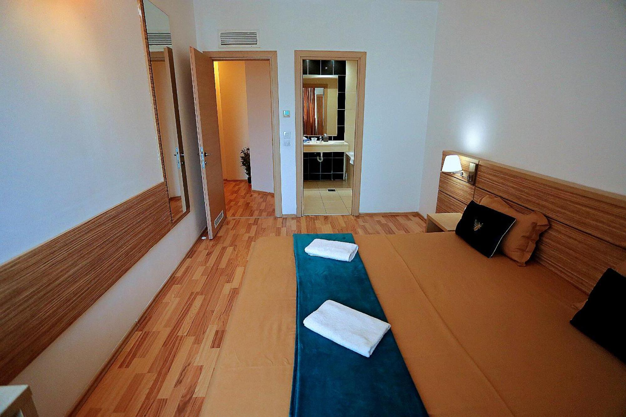 Cataleya Suites Aparthotel Bukares Bagian luar foto